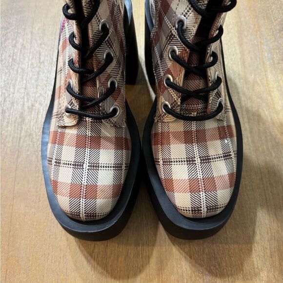 Women’s Larroude Olivia Patent Leather Platform Boot Size 8 Carmel Plaid - Picture 14 of 16